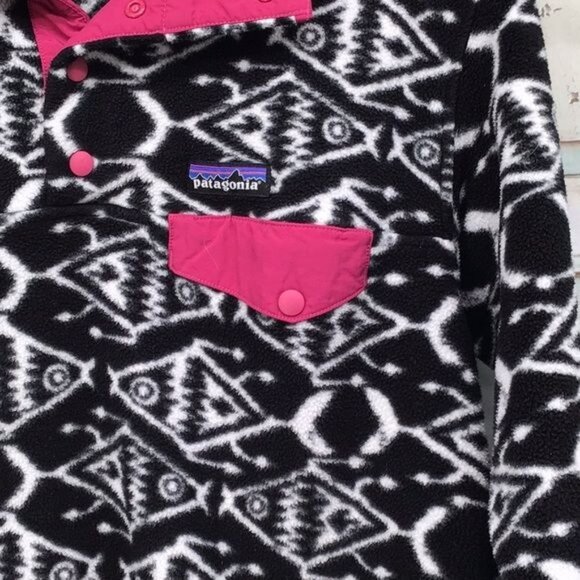Patagonia Womans S IKAT Big Fish Print Black White Pink Pull Over Light Weight S - Picture 2 of 6